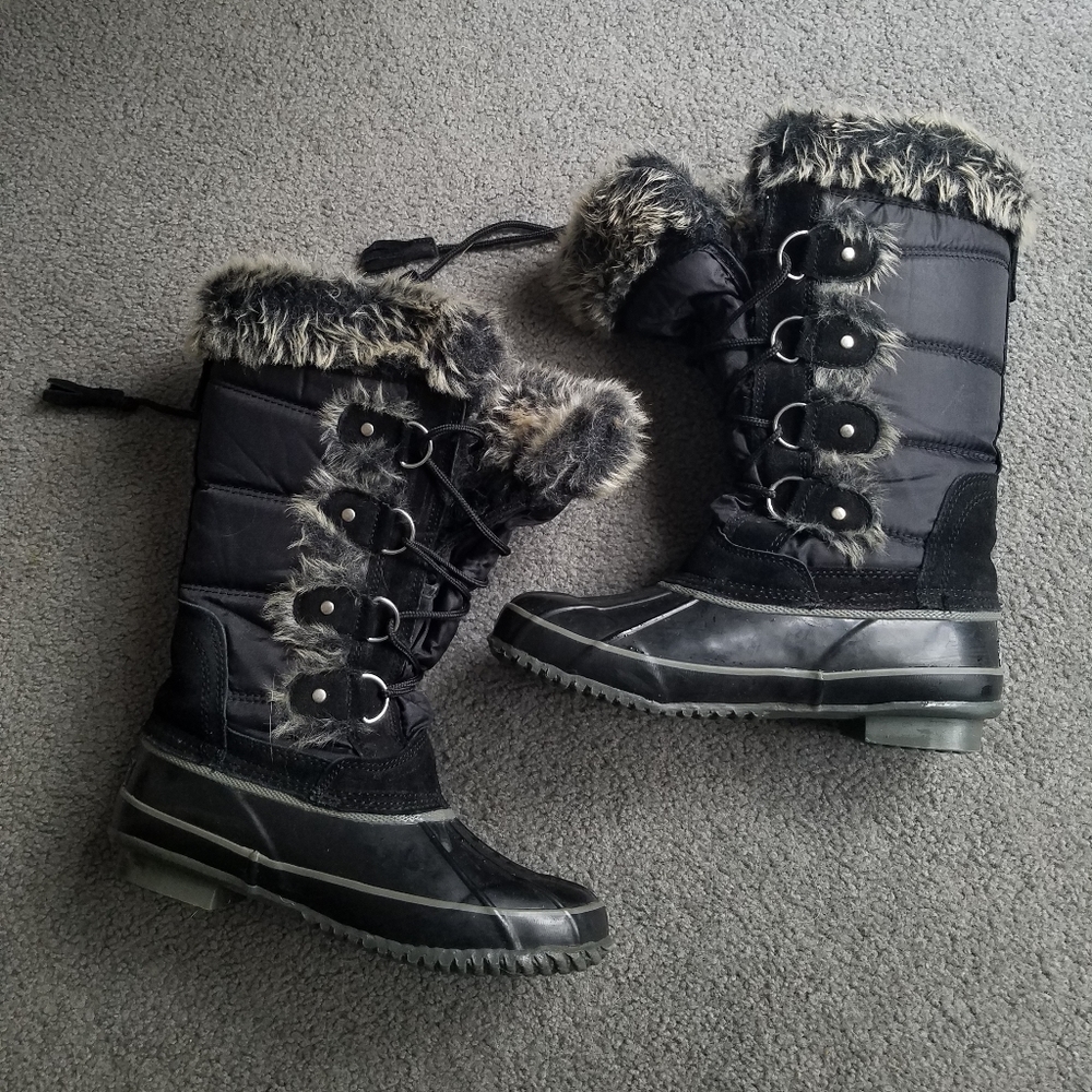 Black winter boots